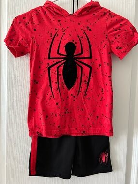 Boys Spiderman shirt and shorts set size 7